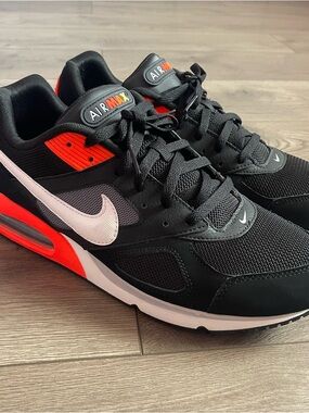 Nike Air Max IVO Black Bright Crimson Men’s Size 12 Sneakers